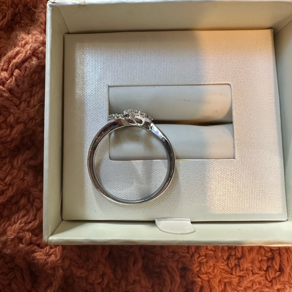 Diamond heart ring - Picture 2 of 4
